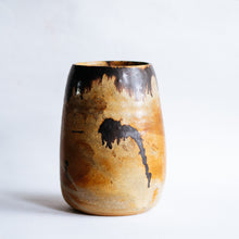 Load image into Gallery viewer, Shino oribe vase no.2