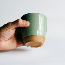 Load image into Gallery viewer, Beaker cup - glossy green