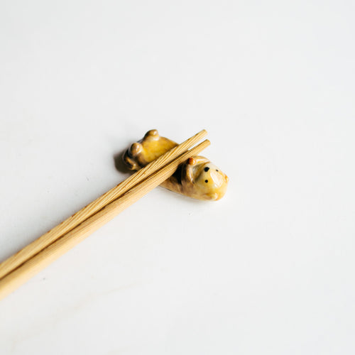 Otter chopstick holder